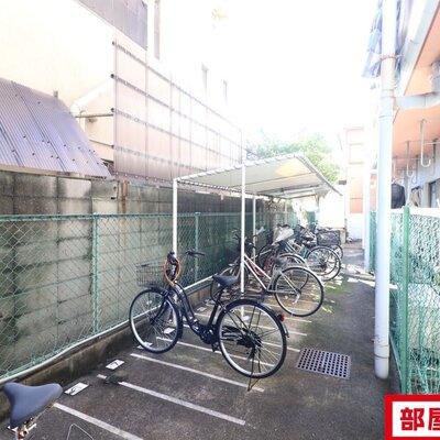 
						共有階段も綺麗です。