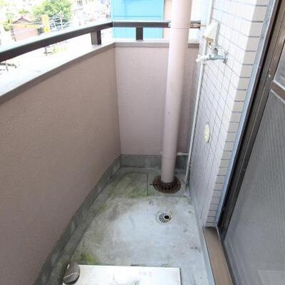 
						室外洗濯機置き場です。