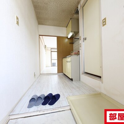 
						明るい玄関です。