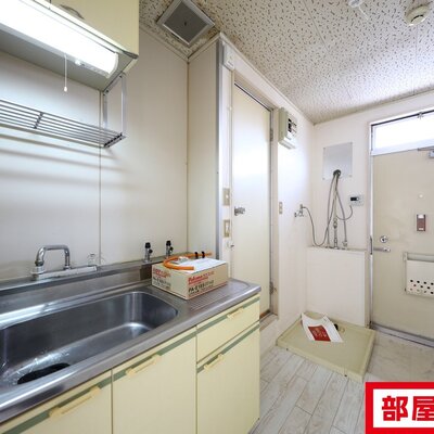 
						電話の差込口です。